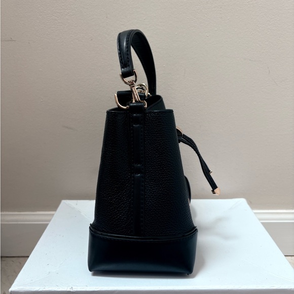 Michael Kors Black Mercer Bucket Shoulder Bag - Picture 4 of 8